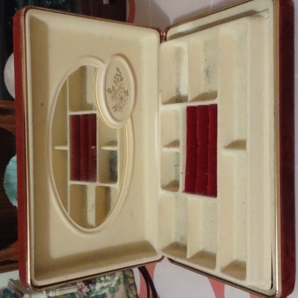 Red Velvet Jewelry Box - Picture 3 of 6